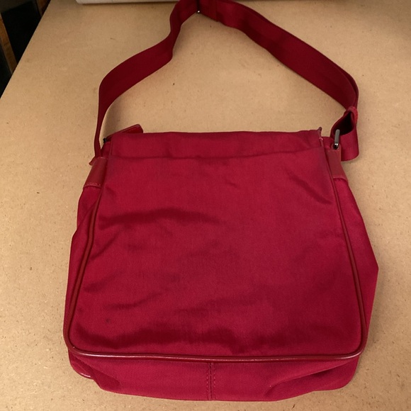 Sapsucker Red Crossbody Bag. - Picture 3 of 15